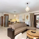 Timos Villa Agalás